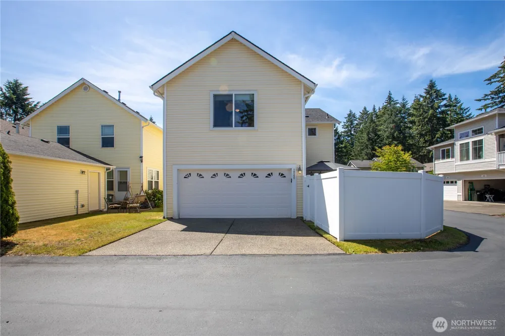 1242 Griggs Street Dupont, WA 98327