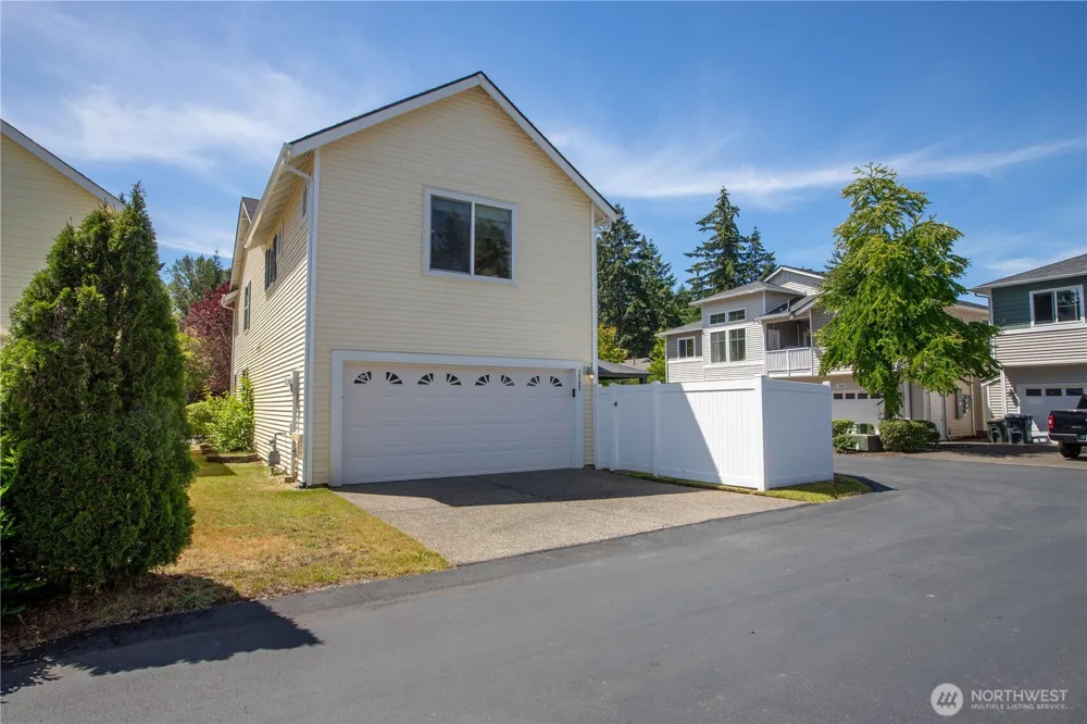 1242 Griggs Street Dupont, WA 98327