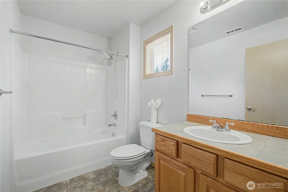 1242 Griggs Street Dupont, WA 98327