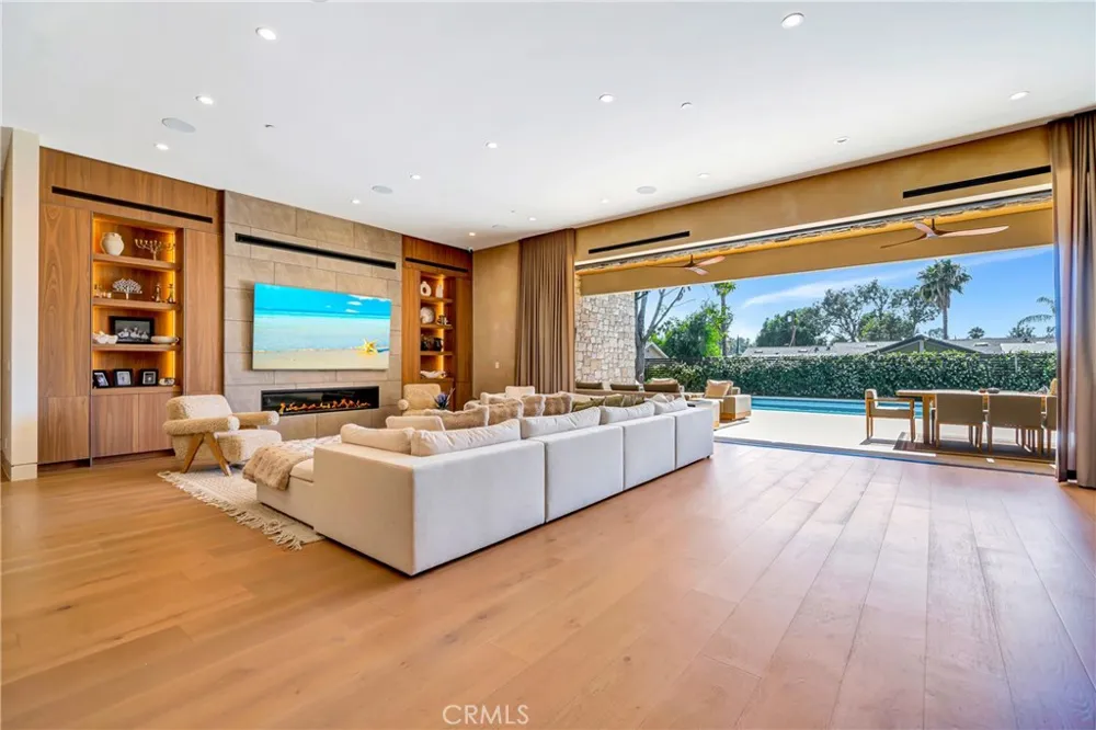 5507 Vanalden Tarzana, CA 91356