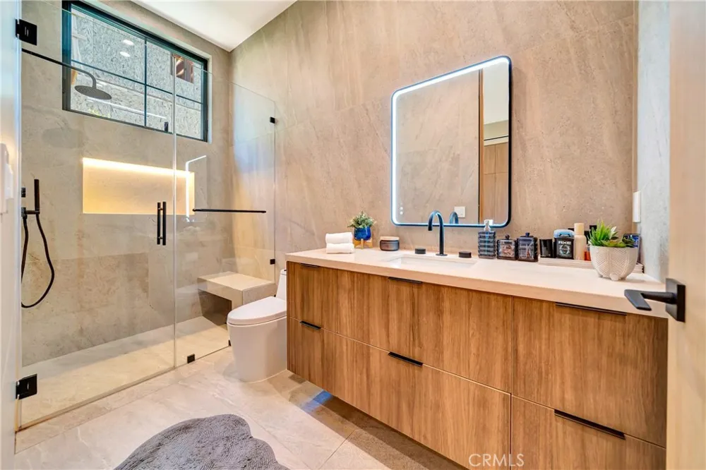5507 Vanalden Tarzana, CA 91356