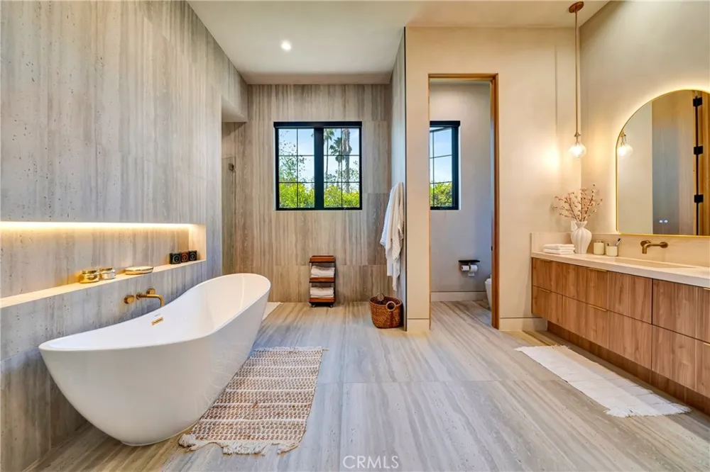 5507 Vanalden Tarzana, CA 91356