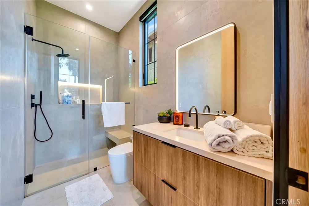 5507 Vanalden Tarzana, CA 91356