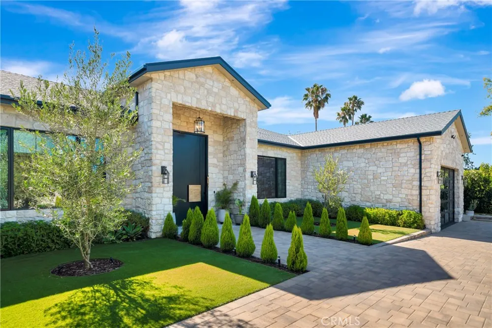 5507 Vanalden Tarzana, CA 91356