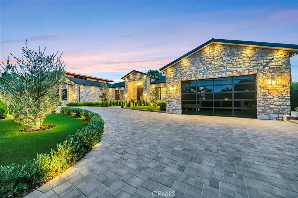 5507 Vanalden Tarzana, CA 91356