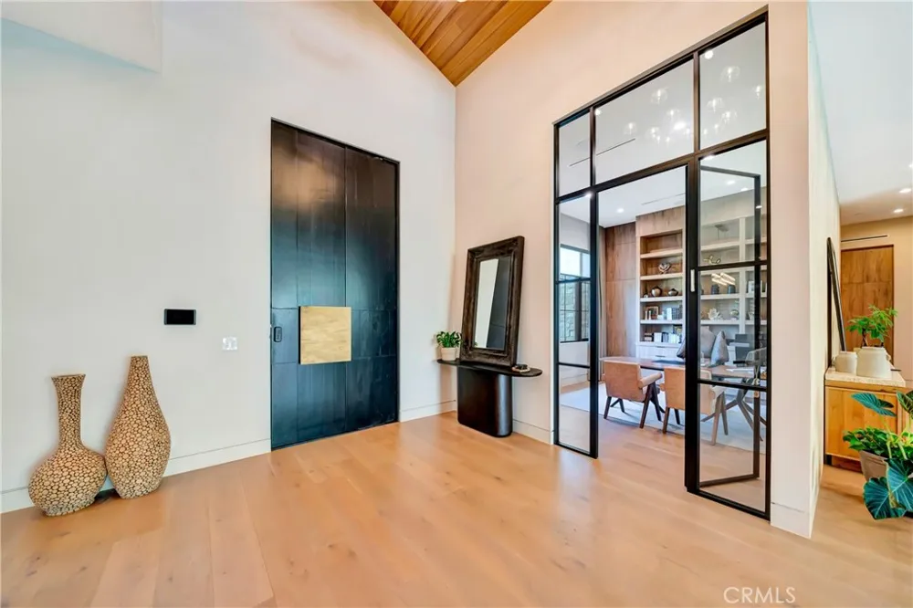 5507 Vanalden Tarzana, CA 91356