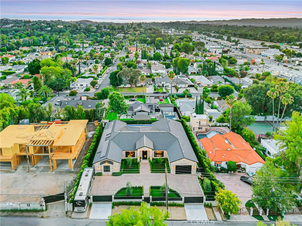 5507 Vanalden Tarzana, CA 91356