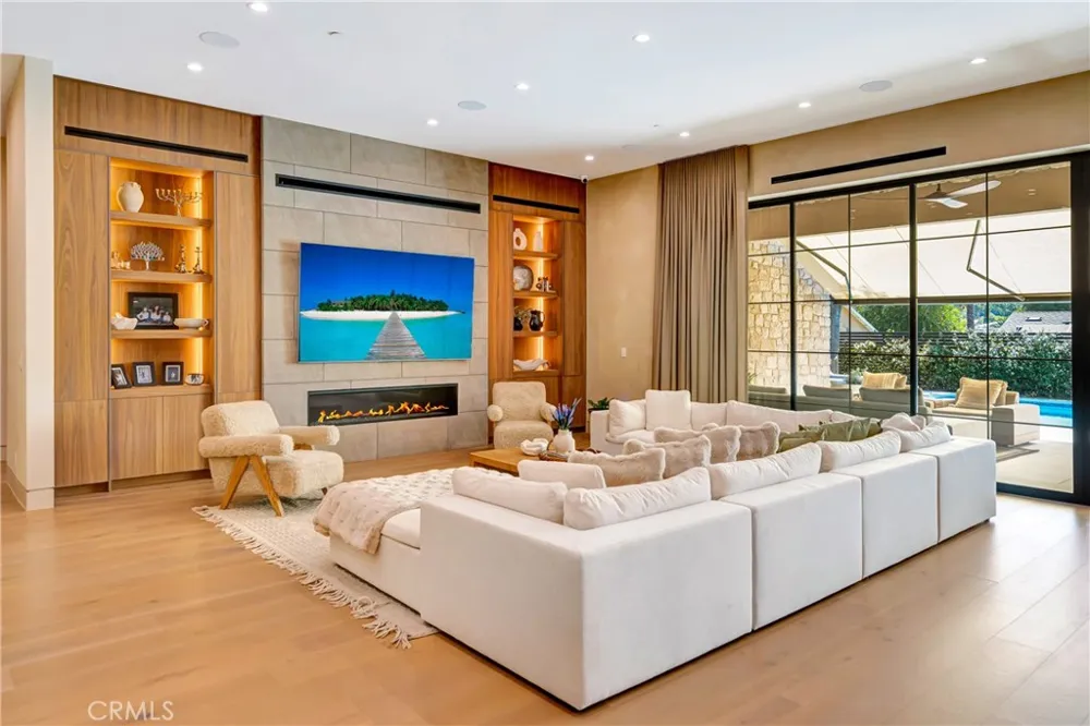 5507 Vanalden Tarzana, CA 91356
