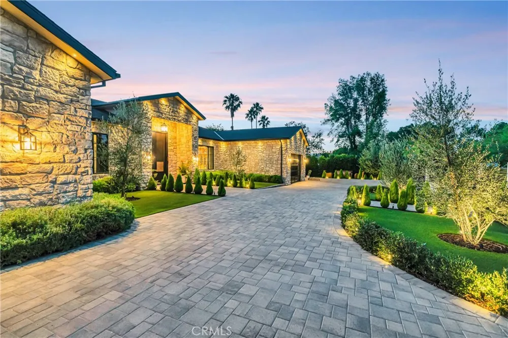 5507 Vanalden Tarzana, CA 91356