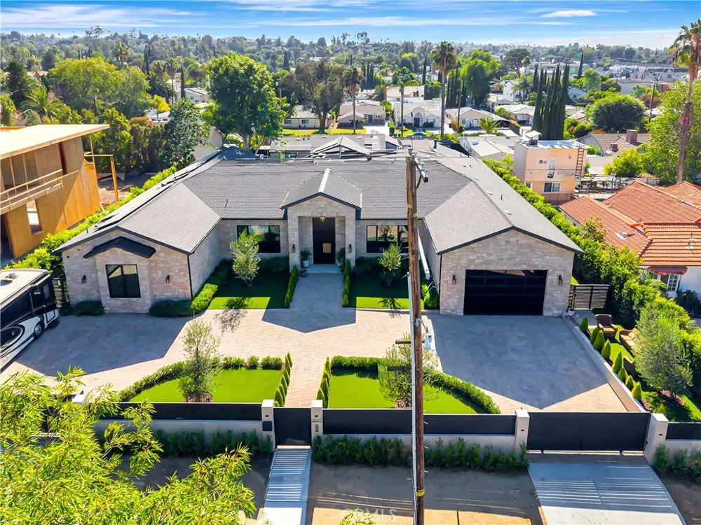 5507 Vanalden Tarzana, CA 91356