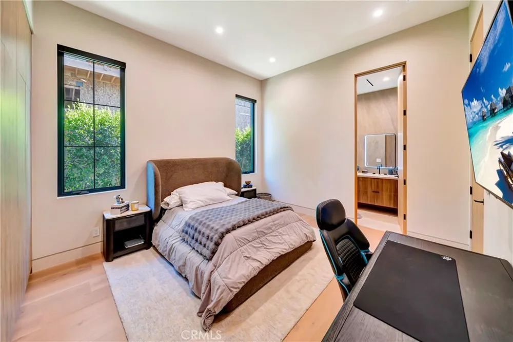 5507 Vanalden Tarzana, CA 91356