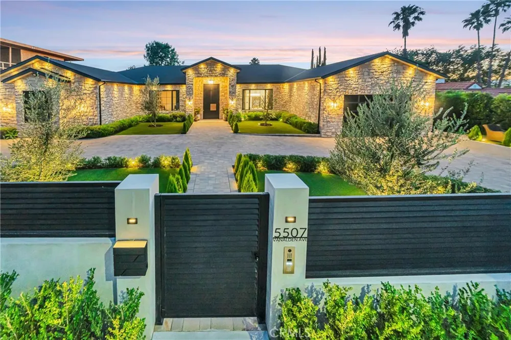 5507 Vanalden Tarzana, CA 91356