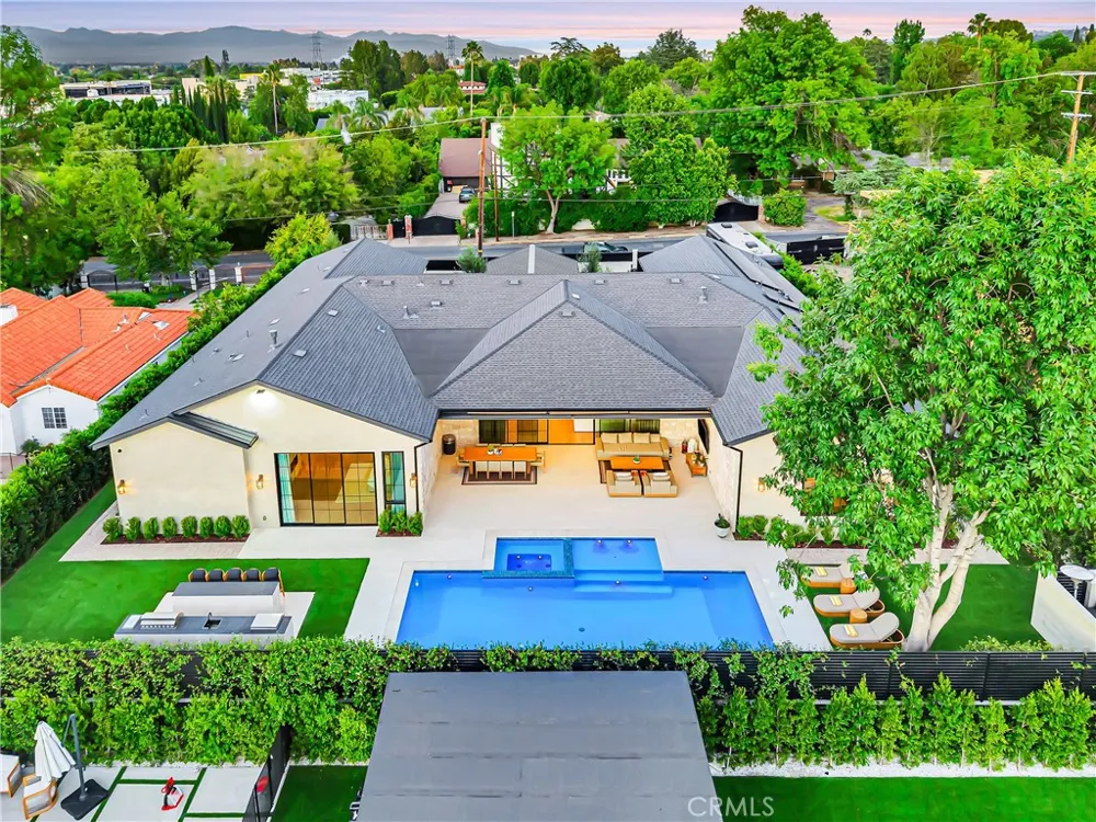 5507 Vanalden Tarzana, CA 91356