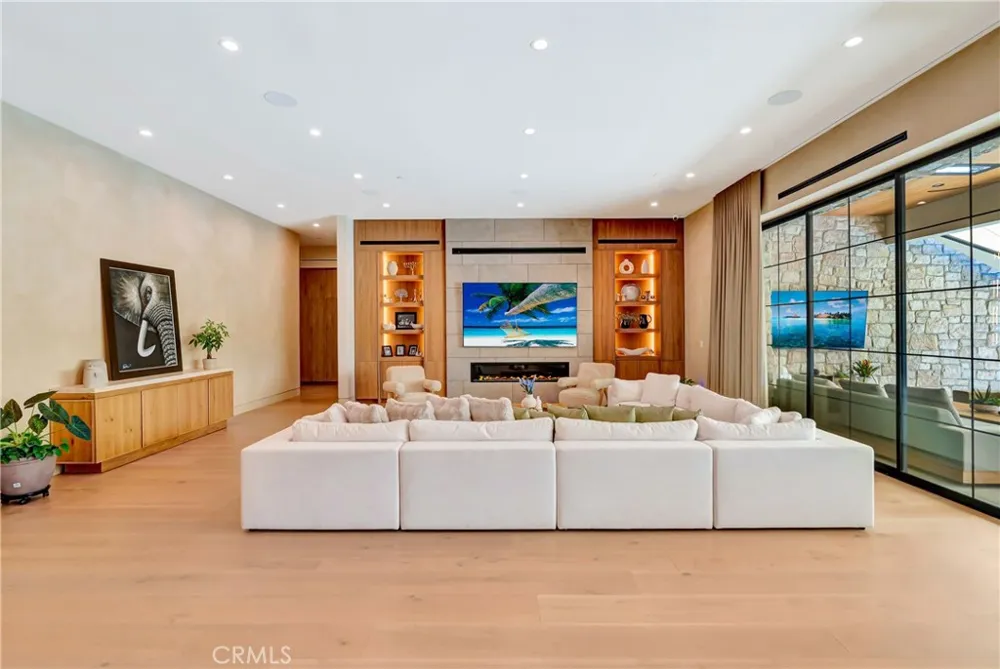 5507 Vanalden Tarzana, CA 91356