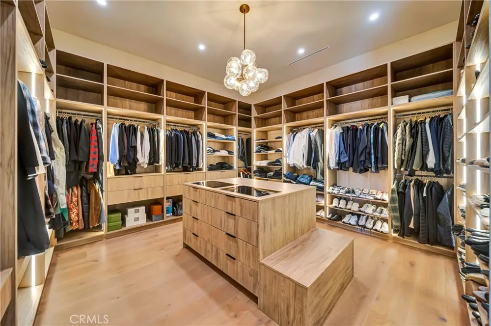 5507 Vanalden Tarzana, CA 91356