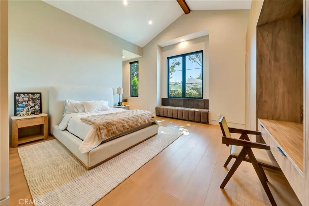 5507 Vanalden Tarzana, CA 91356