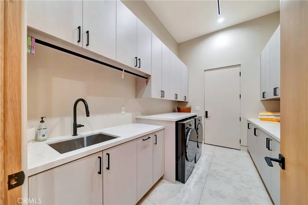 5507 Vanalden Tarzana, CA 91356