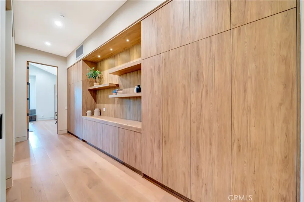 5507 Vanalden Tarzana, CA 91356