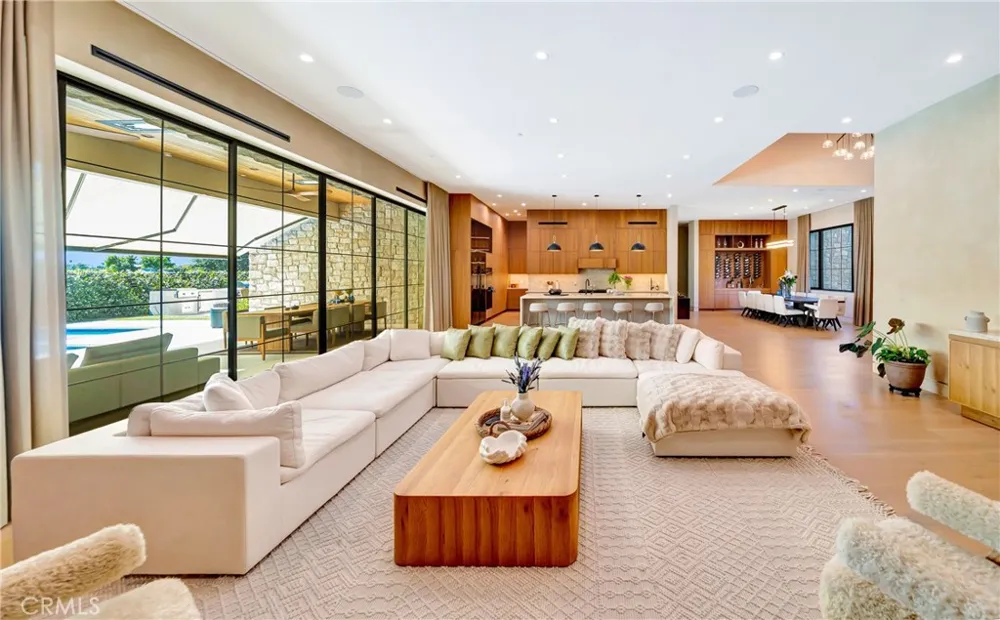 5507 Vanalden Tarzana, CA 91356