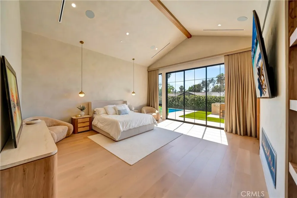 5507 Vanalden Tarzana, CA 91356