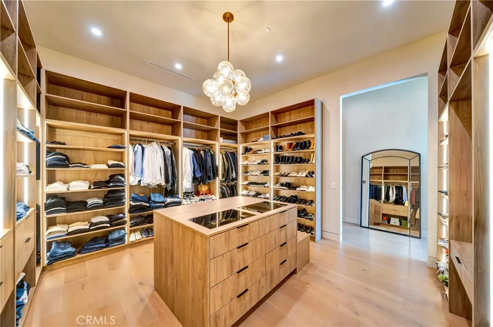 5507 Vanalden Tarzana, CA 91356