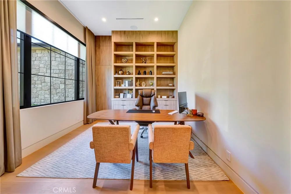 5507 Vanalden Tarzana, CA 91356