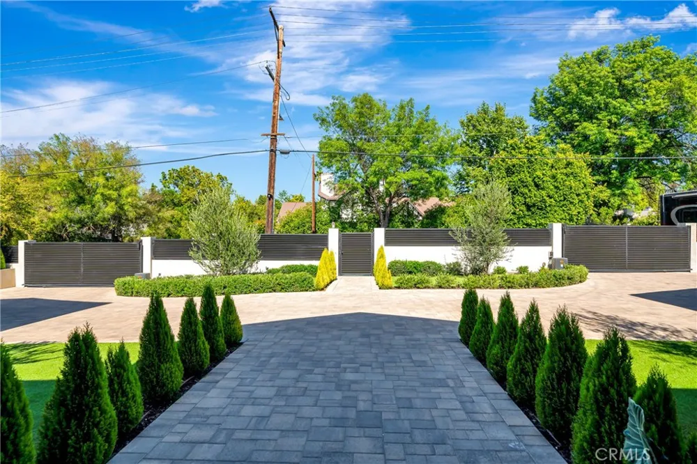 5507 Vanalden Tarzana, CA 91356
