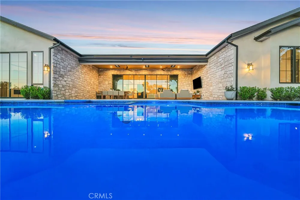 5507 Vanalden Tarzana, CA 91356