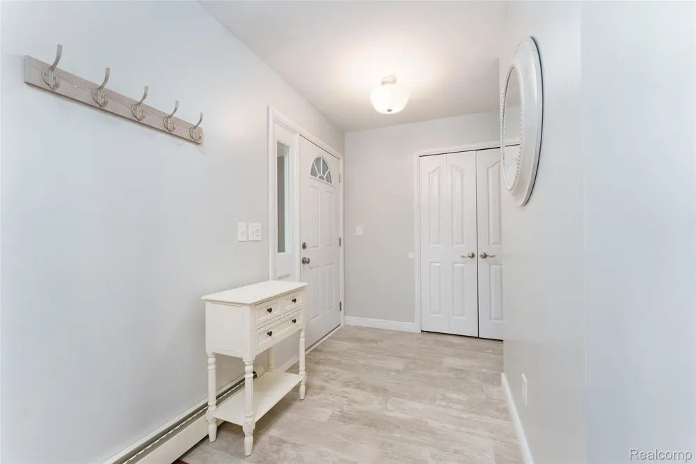 423 Sunset White Lake Charter Township, MI 48383