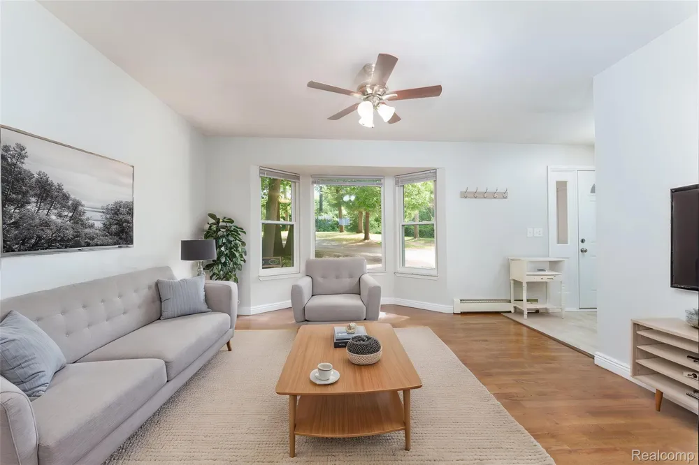 423 Sunset White Lake Charter Township, MI 48383
