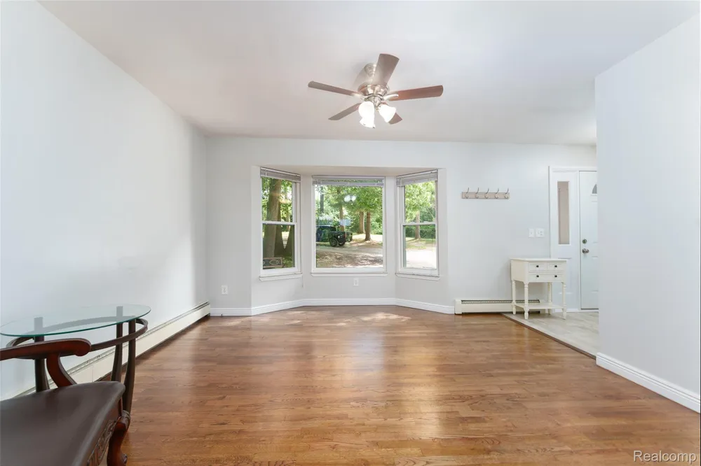 423 Sunset White Lake Charter Township, MI 48383