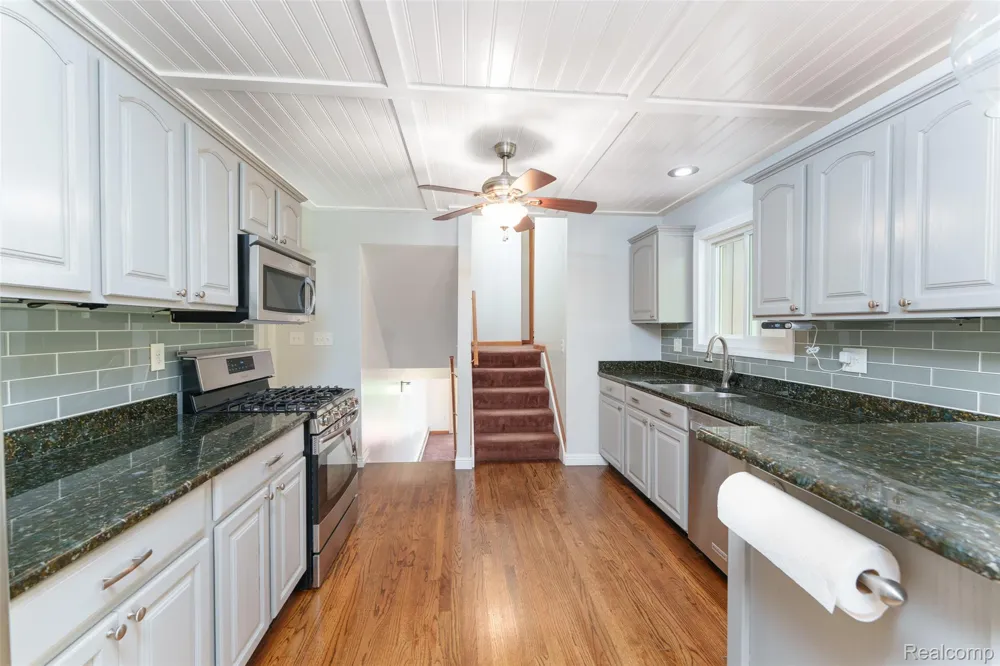 423 Sunset White Lake Charter Township, MI 48383