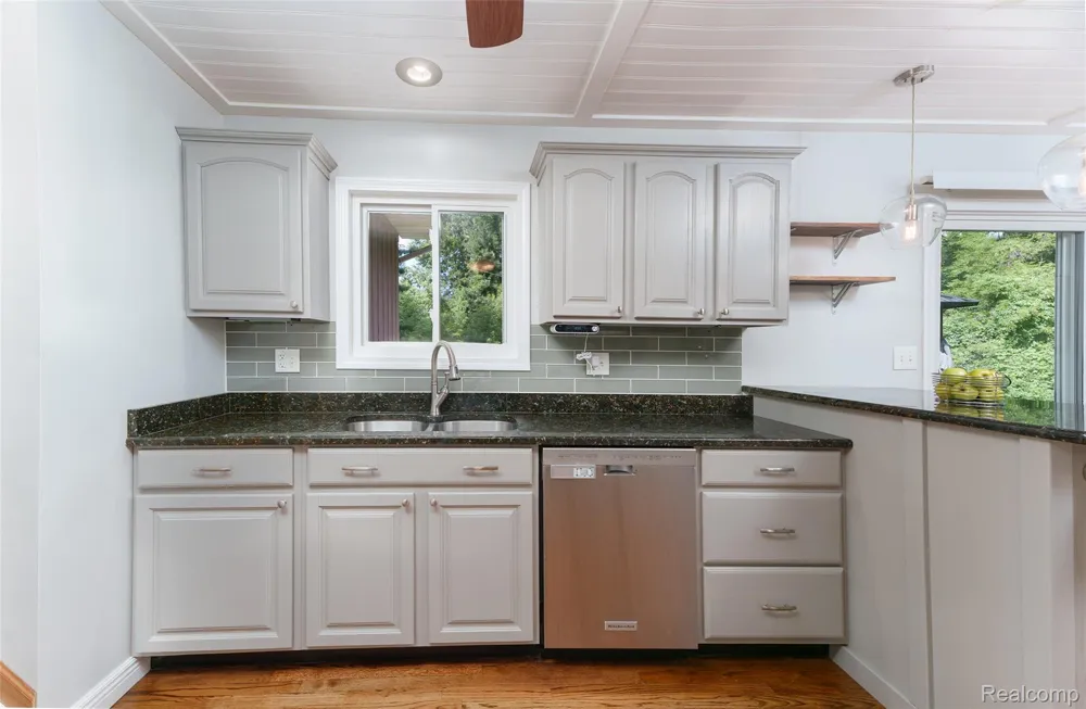 423 Sunset White Lake Charter Township, MI 48383