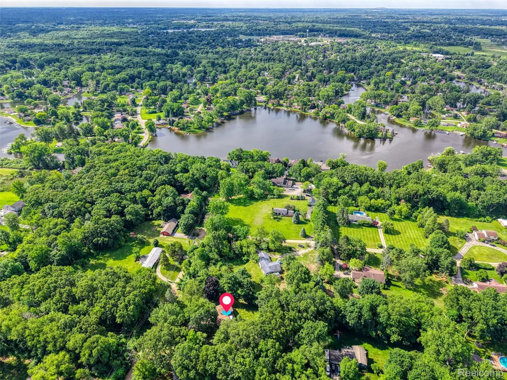 423 Sunset White Lake Charter Township, MI 48383