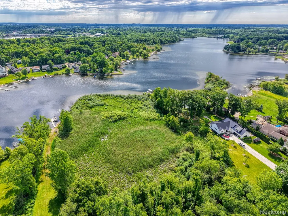 423 Sunset White Lake Charter Township, MI 48383