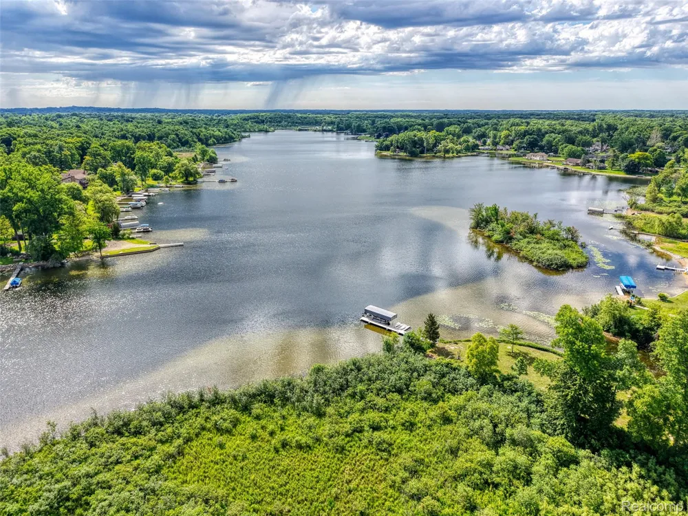 423 Sunset White Lake Charter Township, MI 48383