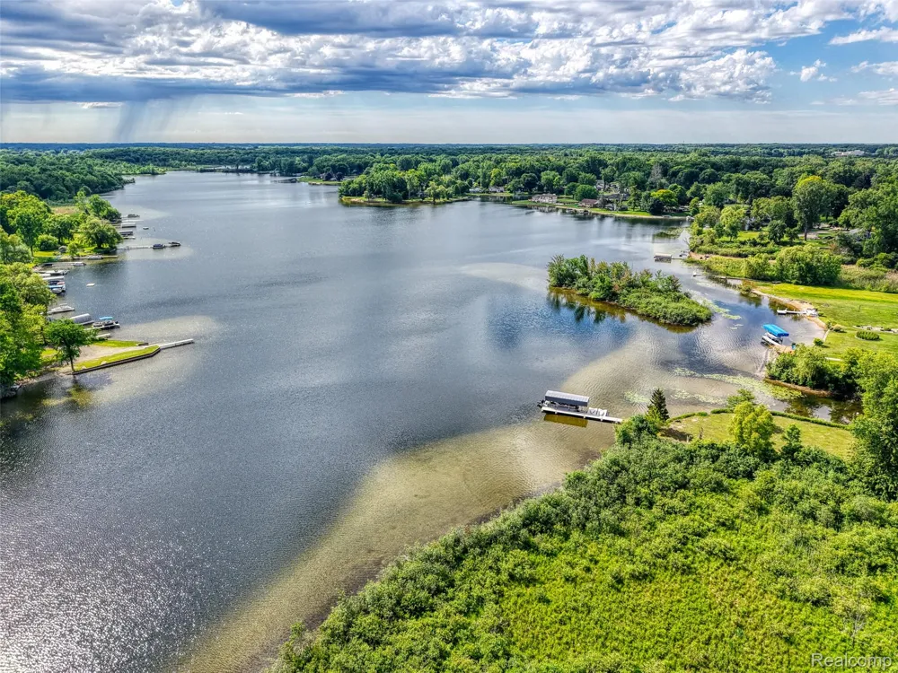 423 Sunset White Lake Charter Township, MI 48383
