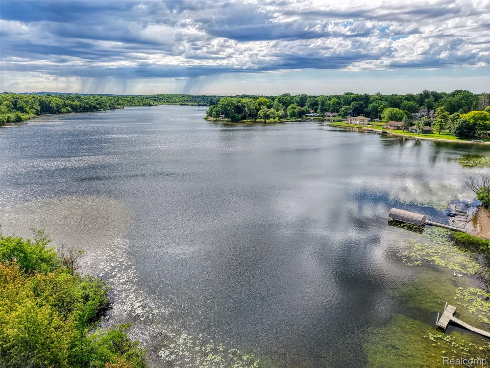 423 Sunset White Lake Charter Township, MI 48383