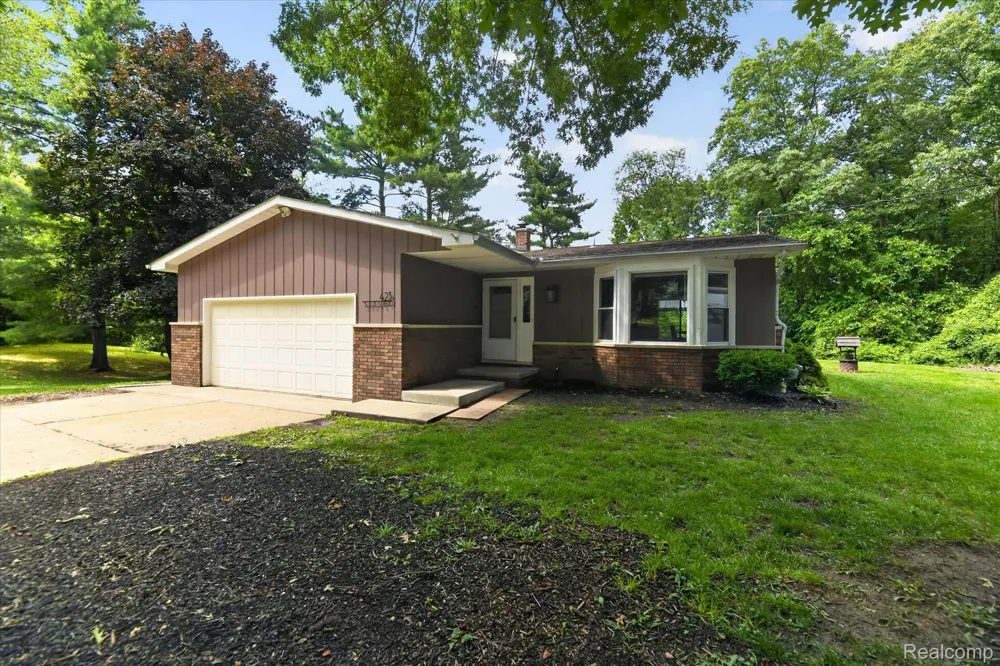 423 Sunset White Lake Charter Township, MI 48383