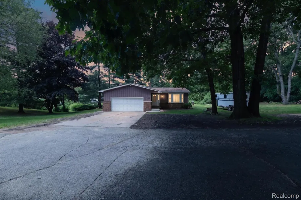423 Sunset White Lake Charter Township, MI 48383