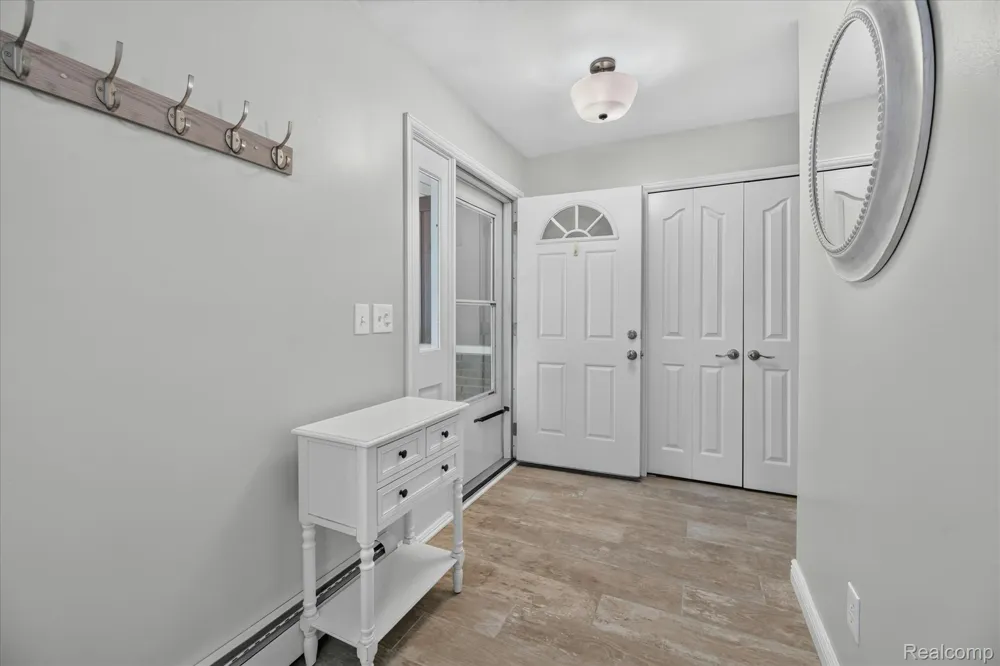 423 Sunset White Lake Charter Township, MI 48383