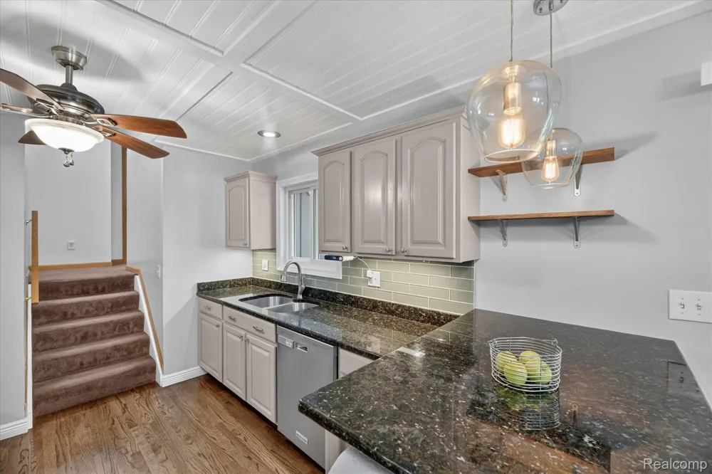 423 Sunset White Lake Charter Township, MI 48383