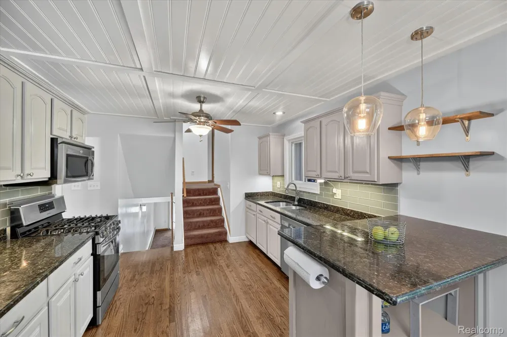 423 Sunset White Lake Charter Township, MI 48383