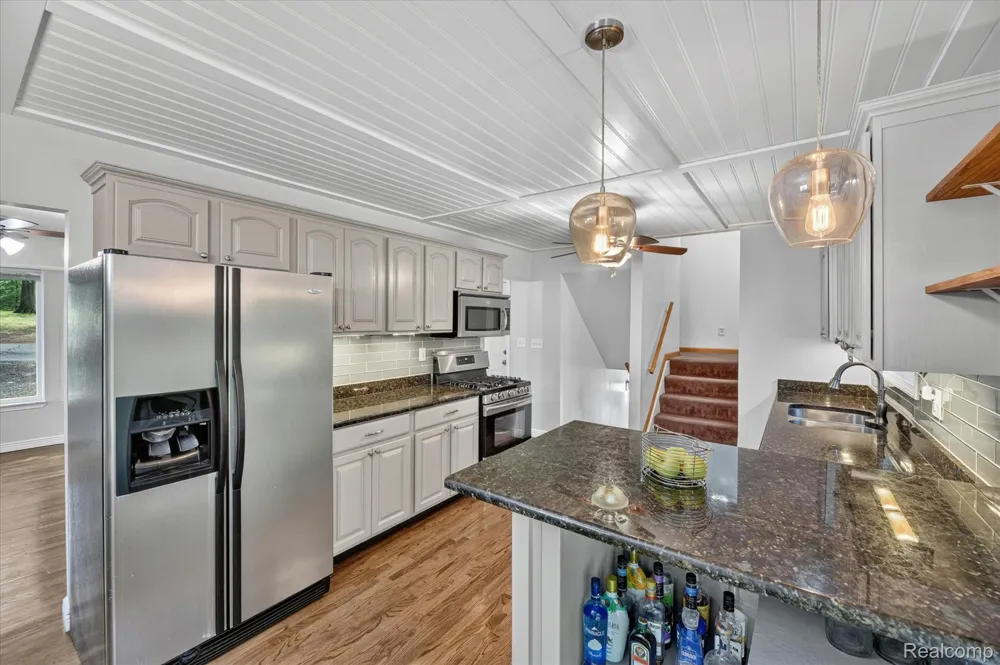 423 Sunset White Lake Charter Township, MI 48383