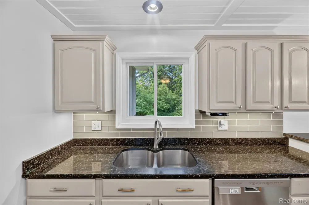 423 Sunset White Lake Charter Township, MI 48383
