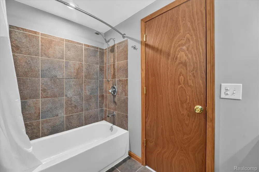 423 Sunset White Lake Charter Township, MI 48383