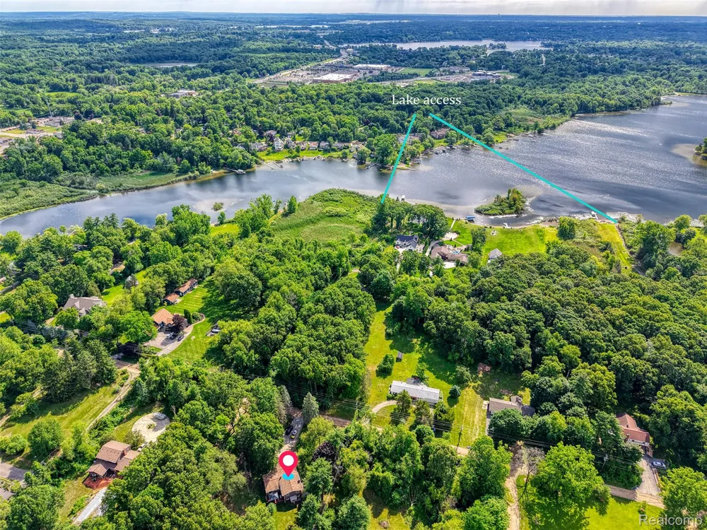 423 Sunset White Lake Charter Township, MI 48383