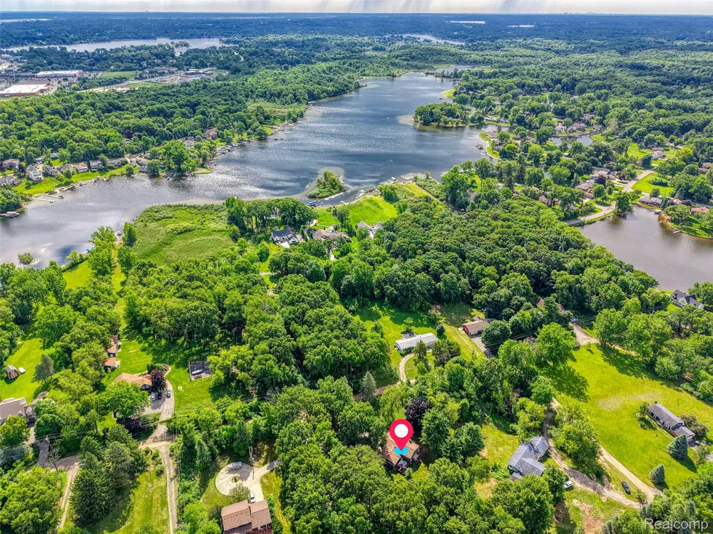 423 Sunset White Lake Charter Township, MI 48383