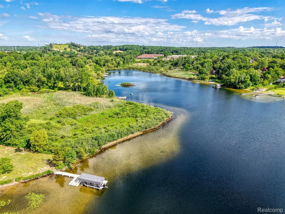 423 Sunset White Lake Charter Township, MI 48383