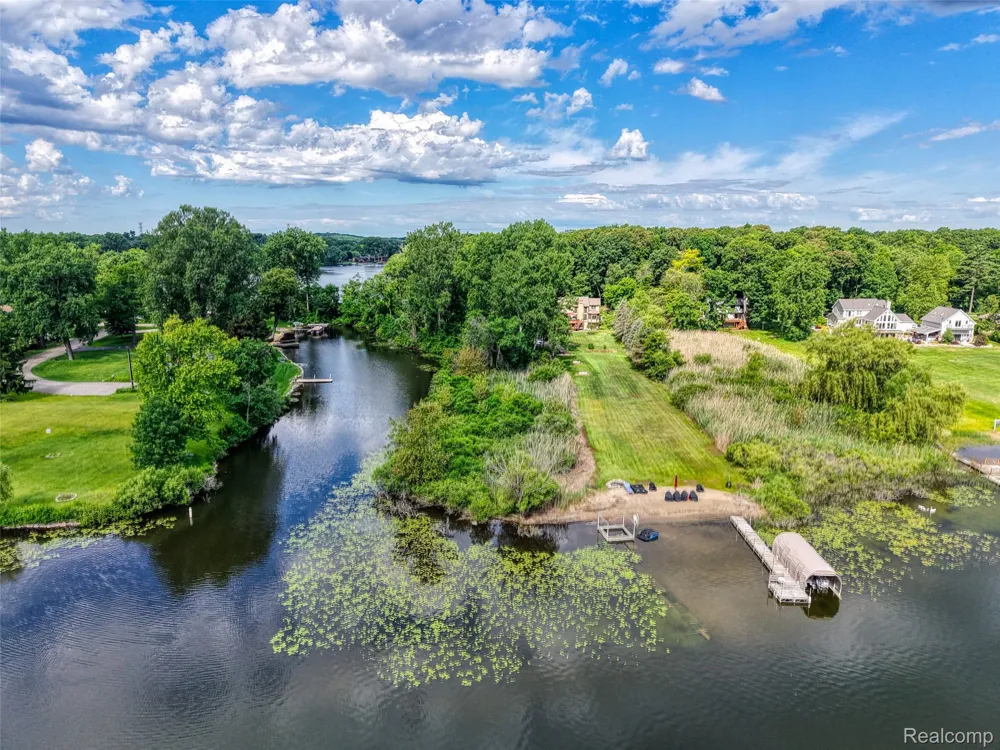 423 Sunset White Lake Charter Township, MI 48383